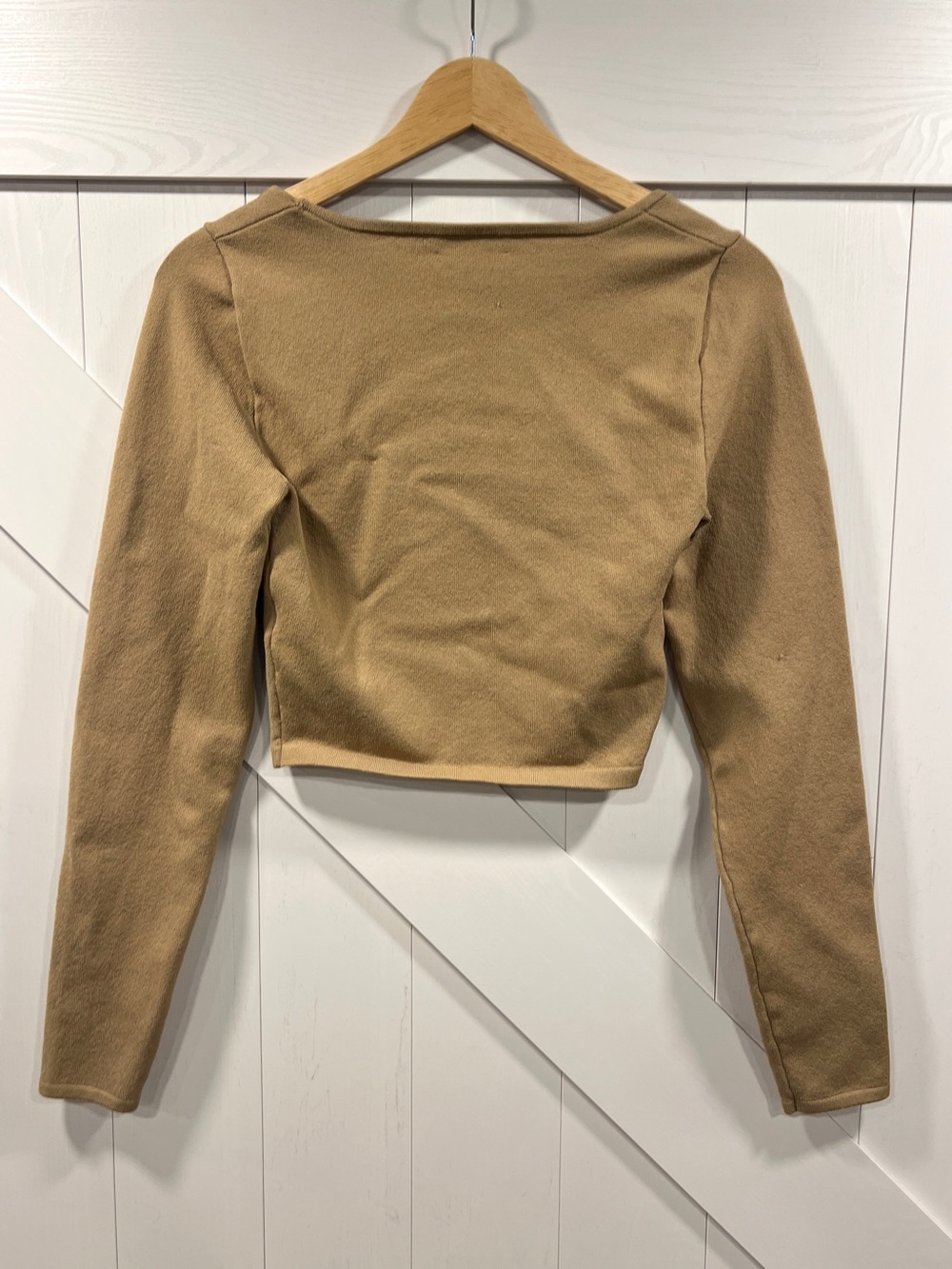 Babaton Aritzia Beige Crop Long Sleeve - Picture 2 of 4